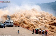 شاهد ما نتج عن تفجير سد في الصين